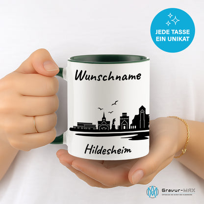 Tasse in Dunkelgrün 330ml bedruckt mit der Skyline von Hildesheim personalisierbar mit Wunschname