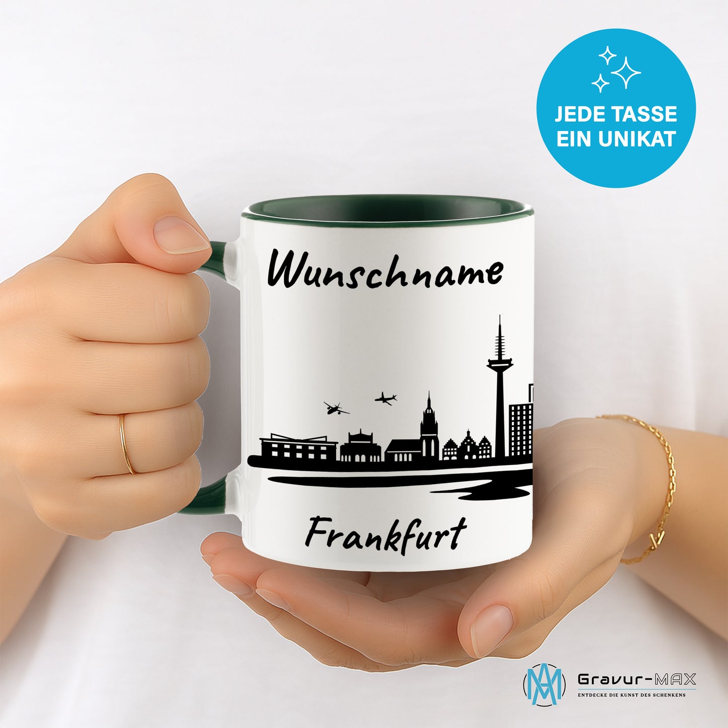 Tasse in Dunkelgrün 330ml bedruckt mit der Skyline von Frankfurt personalisierbar mit Wunschname