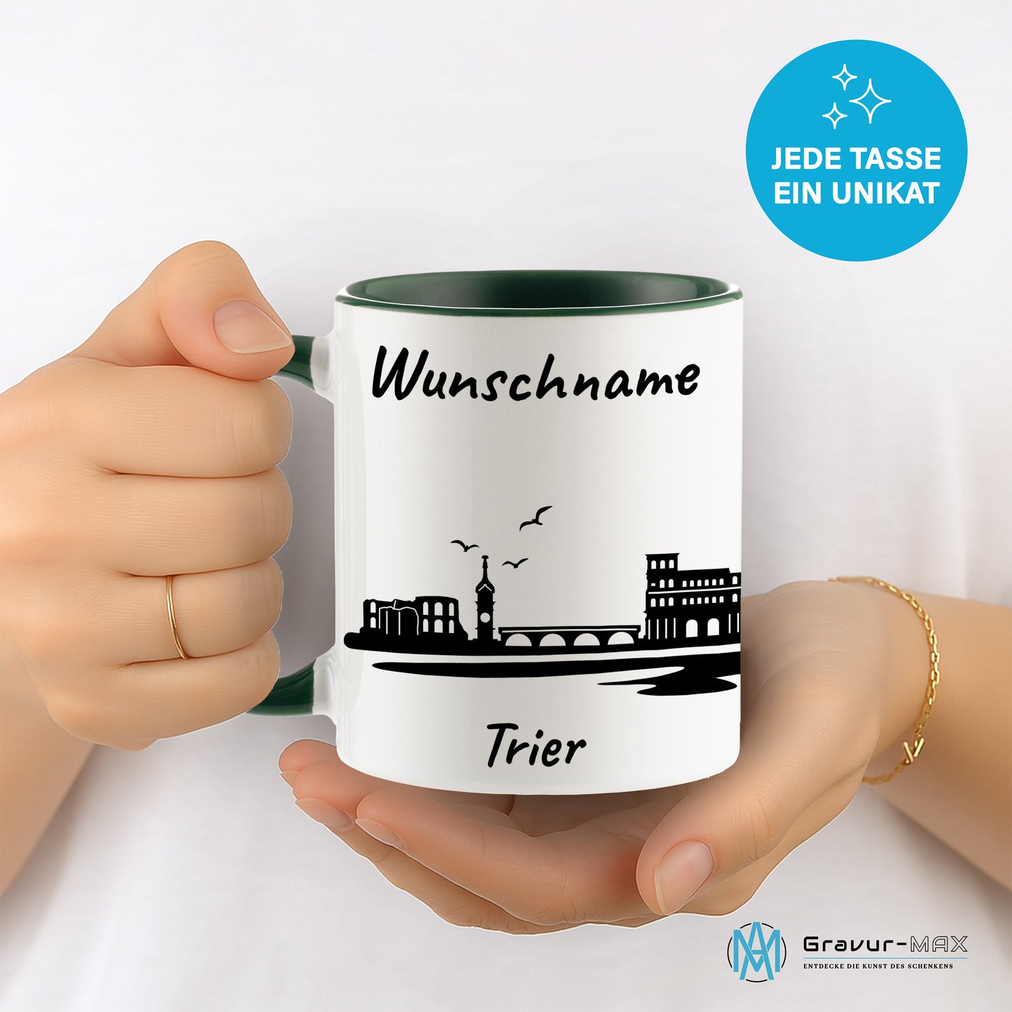 Tasse in Dunkelgrün 330ml bedruckt mit der Skyline von Trier personalisierbar mit Wunschname