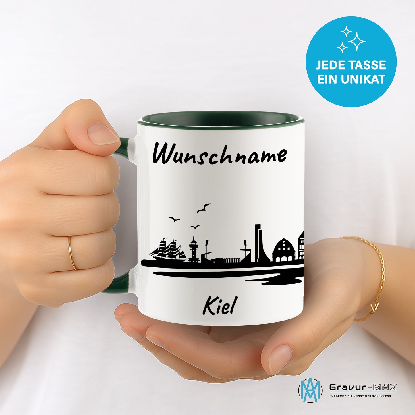 Tasse in Dunkelgrün 330ml bedruckt mit der Skyline von Kiel personalisierbar mit Wunschname