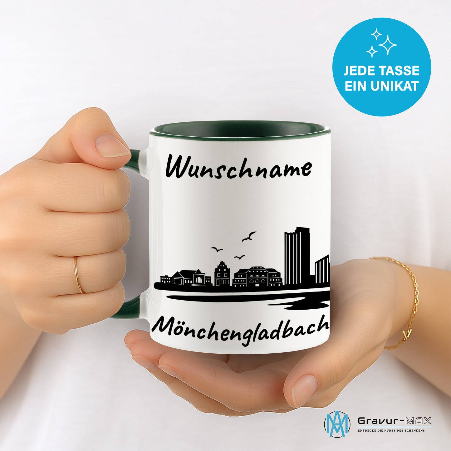 Tasse in Dunkelgrün 330ml bedruckt mit der Skyline von Mönchengladbach personalisierbar mit Wunschname