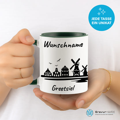 Tasse in Dunkelgrün 330ml bedruckt mit der Skyline von Greetsiel personalisierbar mit Wunschname