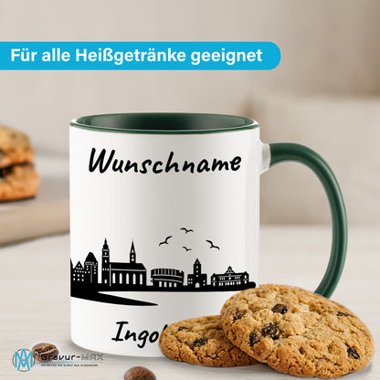 Tasse in Dunkelgrün 330ml bedruckt mit der Skyline von Ingolstadt personalisierbar mit Wunschname