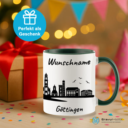 Tasse in Dunkelgrün 330ml bedruckt mit der Skyline von Göttingen personalisierbar mit Wunschname