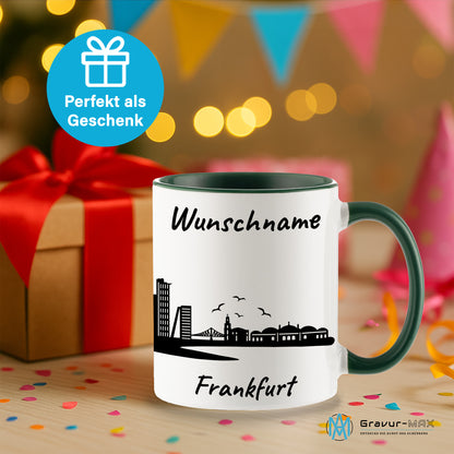Tasse in Dunkelgrün 330ml bedruckt mit der Skyline von Frankfurt personalisierbar mit Wunschname