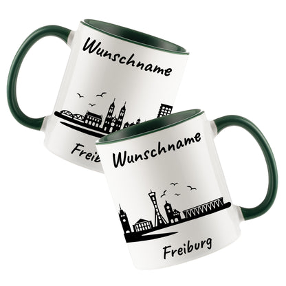 Tasse in Dunkelgrün 330ml bedruckt mit der Skyline von Freiburg personalisierbar mit Wunschname