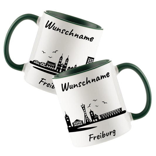 Tasse in Dunkelgrün 330ml bedruckt mit der Skyline von Freiburg personalisierbar mit Wunschname