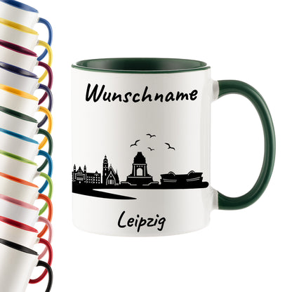 Tasse in Dunkelgrün 330ml bedruckt mit der Skyline von Leipzig personalisierbar mit Wunschname
