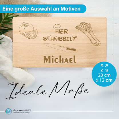 Frühstücksbrettchen mit Gravur "HIER SCHNIBBELT" mit Wunschname