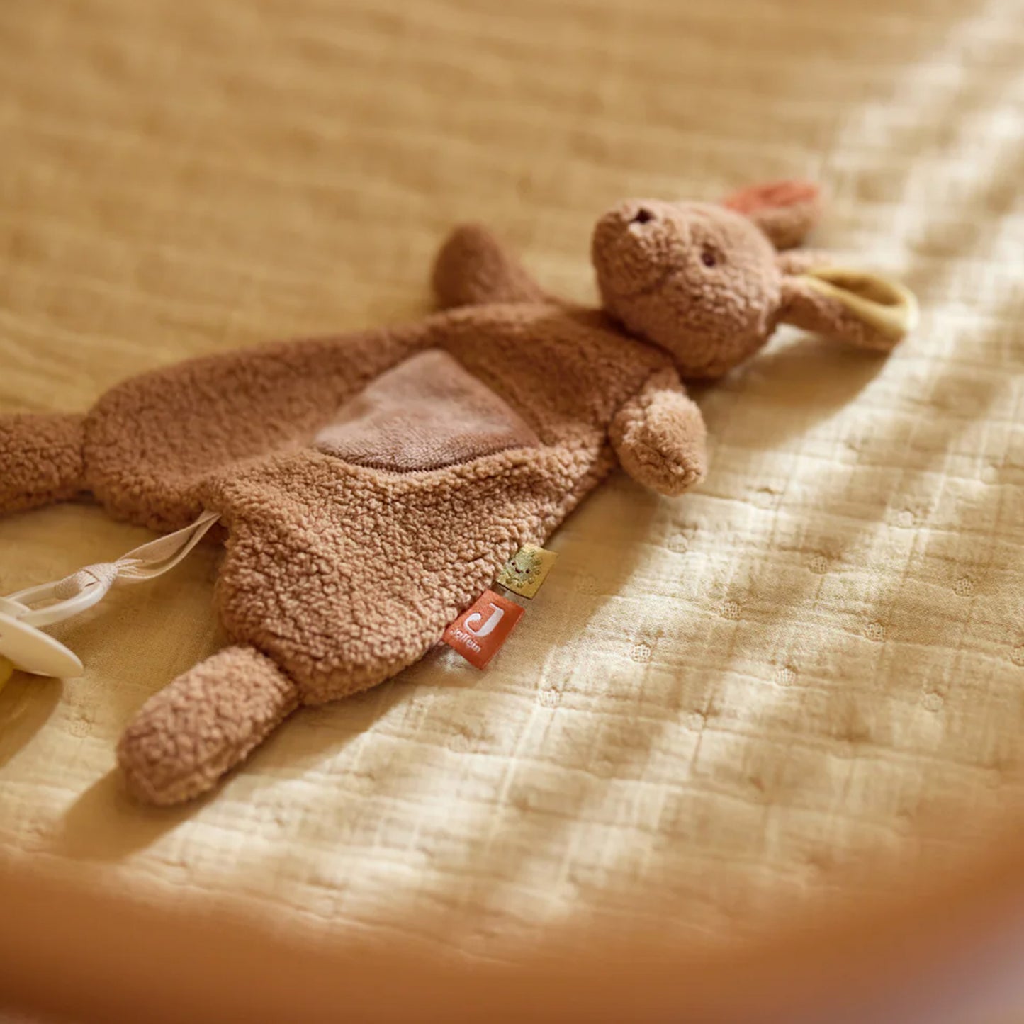 Jollein Schmusetuch Känguru mit Schnullerschlaufe – Kuscheltuch für Babys