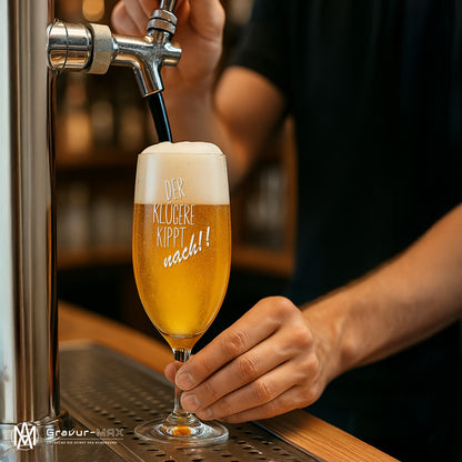 Bierglas mit Gravur Leonardo Daily Pilsglas "Der klügere kippt nach!!" mit Wunschname