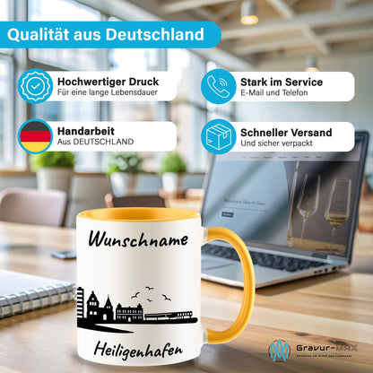 Tasse in Goldgelb 330ml bedruckt mit der Skyline von Heiligenhafen personalisierbar mit Wunschname