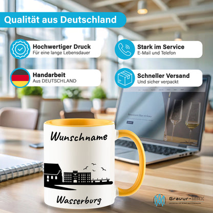 Tasse in Goldgelb 330ml bedruckt mit der Skyline von Wasserburg personalisierbar mit Wunschname
