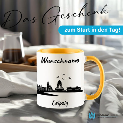 Tasse in Goldgelb 330ml bedruckt mit der Skyline von Leipzig personalisierbar mit Wunschname