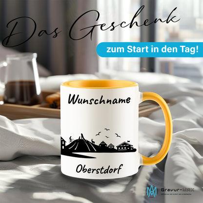 Tasse in Goldgelb 330ml bedruckt mit der Skyline von Oberstdorf personalisierbar mit Wunschname