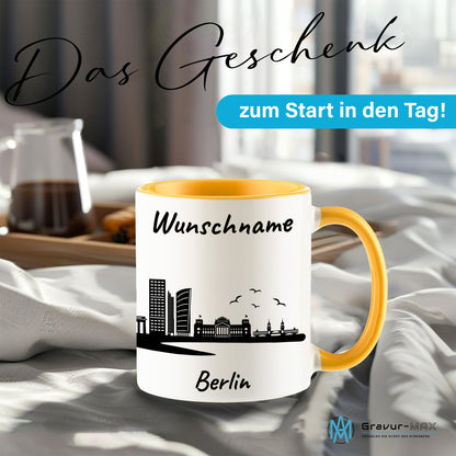 Tasse in Goldgelb 330ml bedruckt mit der Skyline von Berlin personalisierbar mit Wunschname