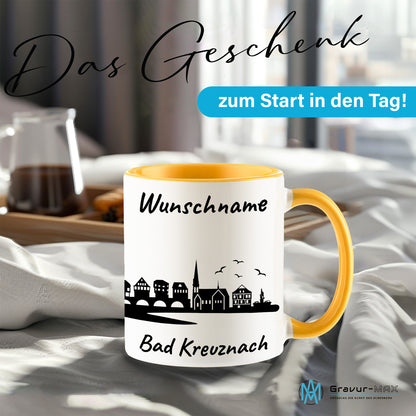 Tasse in Goldgelb 330ml bedruckt mit der Skyline von Bad Kreuznach personalisierbar mit Wunschname