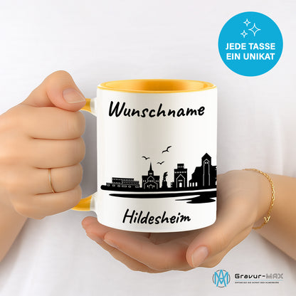 Tasse in Goldgelb 330ml bedruckt mit der Skyline von Hildesheim personalisierbar mit Wunschname