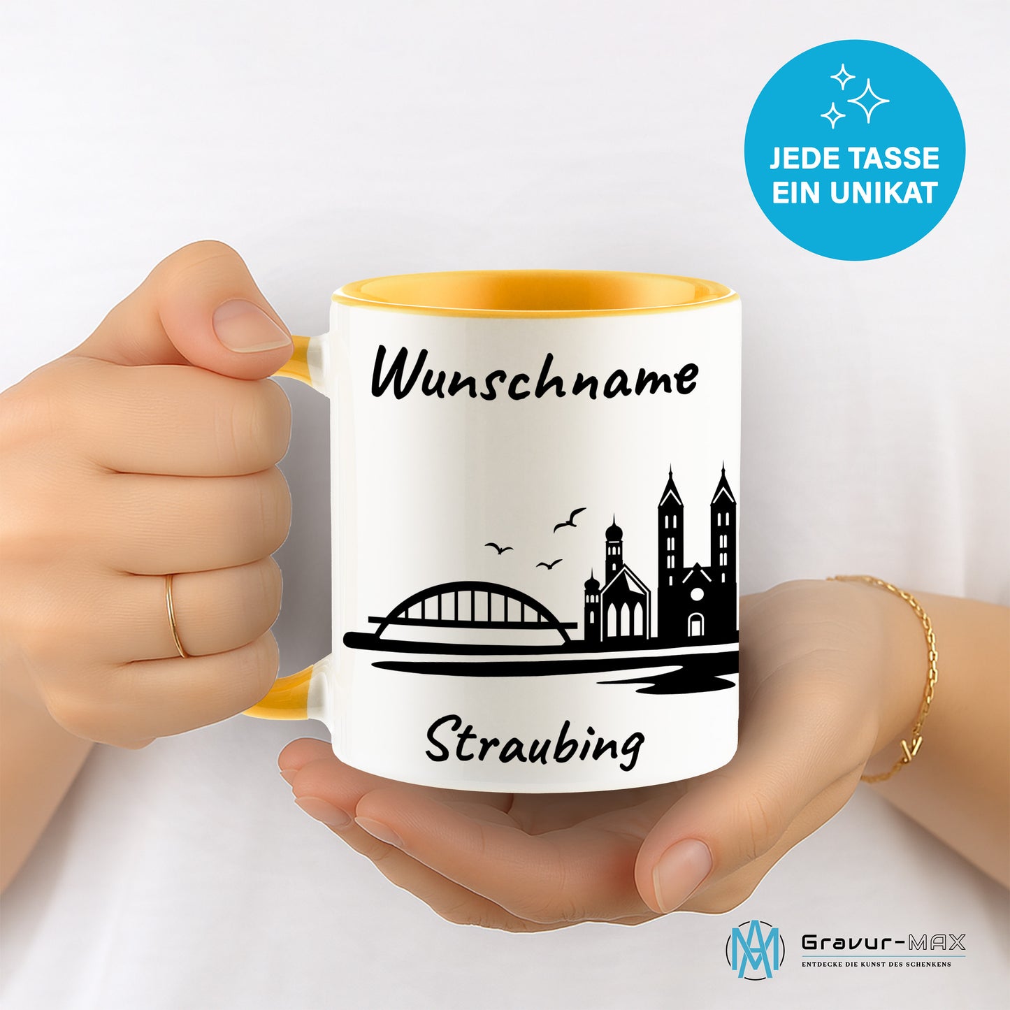 Tasse in Goldgelb 330ml bedruckt mit der Skyline von Straubing personalisierbar mit Wunschname