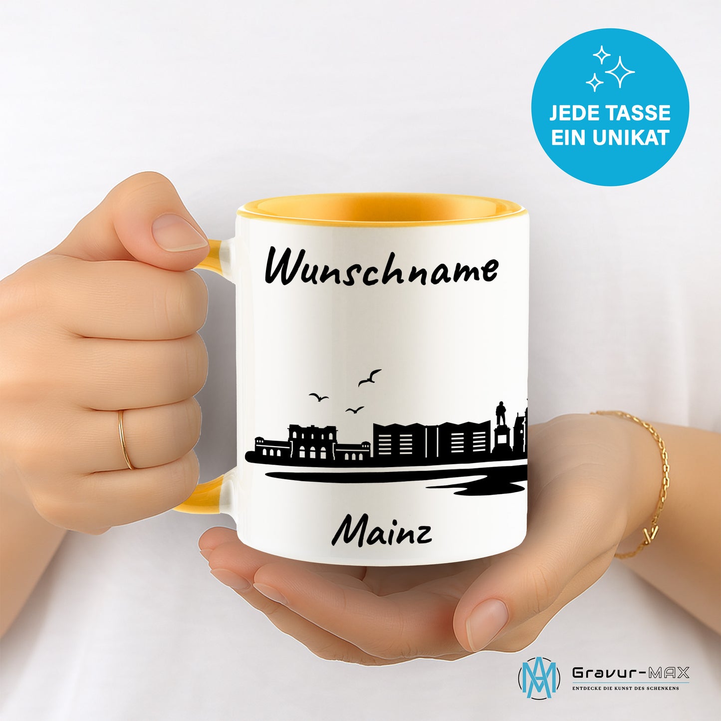 Tasse in Goldgelb 330ml bedruckt mit der Skyline von Mainz personalisierbar mit Wunschname