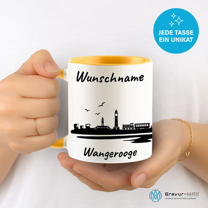 Tasse in Goldgelb 330ml bedruckt mit der Skyline von Wangerooge personalisierbar mit Wunschname