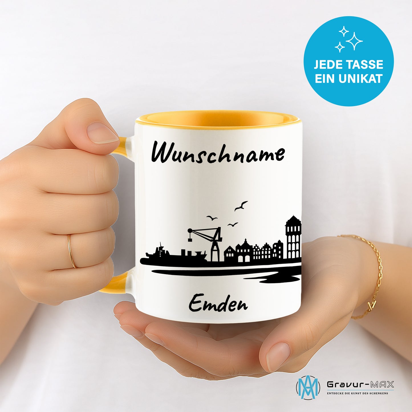 Tasse in Goldgelb 330ml bedruckt mit der Skyline von Emden personalisierbar mit Wunschname