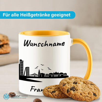 Tasse in Goldgelb 330ml bedruckt mit der Skyline von Frankfurt personalisierbar mit Wunschname