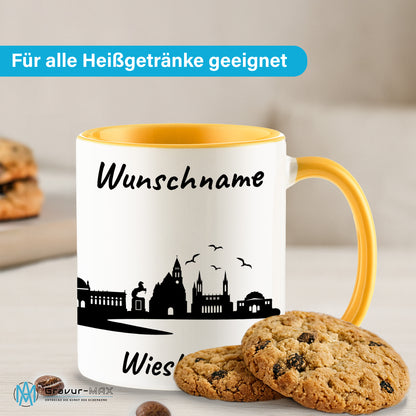 Tasse in Goldgelb 330ml bedruckt mit der Skyline von Wiesbaden personalisierbar mit Wunschname