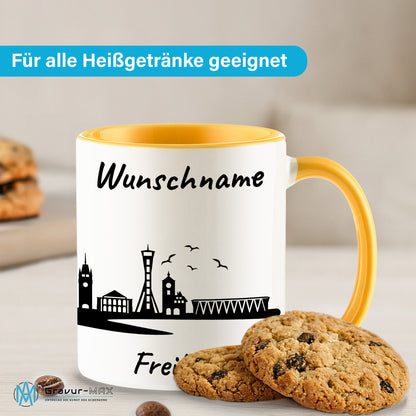 Tasse in Goldgelb 330ml bedruckt mit der Skyline von Freiburg personalisierbar mit Wunschname