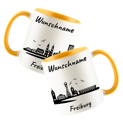 Tasse in Goldgelb 330ml bedruckt mit der Skyline von Freiburg personalisierbar mit Wunschname