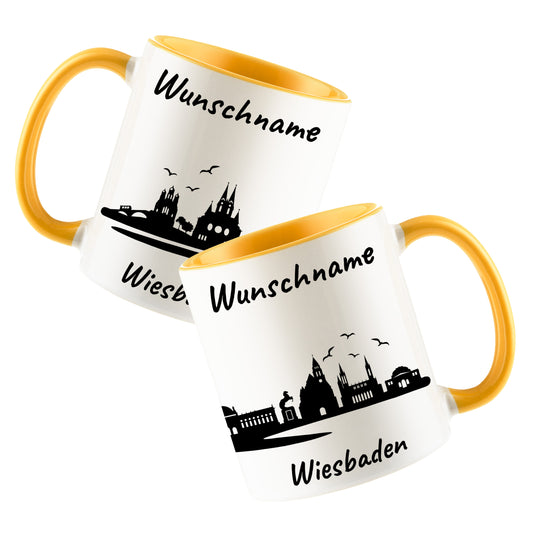 Tasse in Goldgelb 330ml bedruckt mit der Skyline von Wiesbaden personalisierbar mit Wunschname