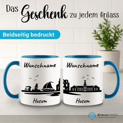 Tasse in Hellblau 330ml bedruckt mit der Skyline von Husum personalisierbar mit Wunschname