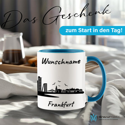 Tasse in Hellblau 330ml bedruckt mit der Skyline von Frankfurt personalisierbar mit Wunschname