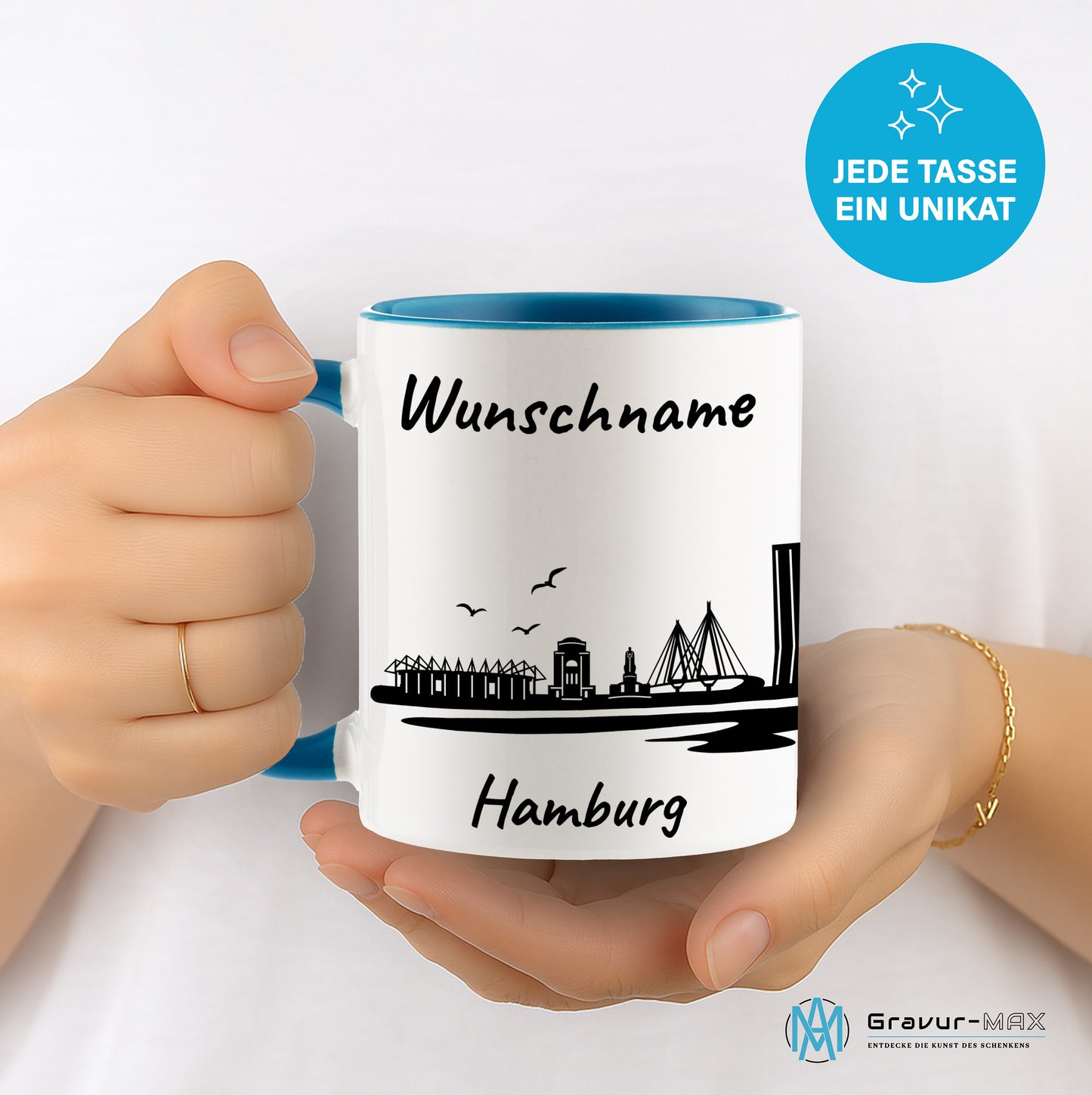 Tasse in Hellblau 330ml bedruckt mit der Skyline von Hamburg personalisierbar mit Wunschname