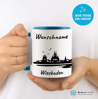 Tasse in Hellblau 330ml bedruckt mit der Skyline von Wiesbaden personalisierbar mit Wunschname