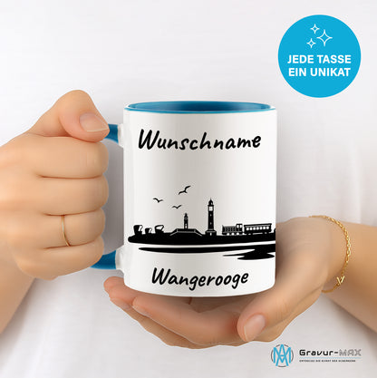 Tasse in Hellblau 330ml bedruckt mit der Skyline von Wangerooge personalisierbar mit Wunschname