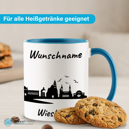 Tasse in Hellblau 330ml bedruckt mit der Skyline von Wiesbaden personalisierbar mit Wunschname