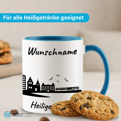 Tasse in Hellblau 330ml bedruckt mit der Skyline von Heiligenhafen personalisierbar mit Wunschname