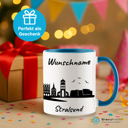 Tasse in Hellblau 330ml bedruckt mit der Skyline von Stralsund personalisierbar mit Wunschname
