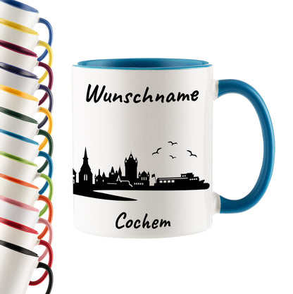Tasse in Hellblau 330ml bedruckt mit der Skyline von Cochem personalisierbar mit Wunschname