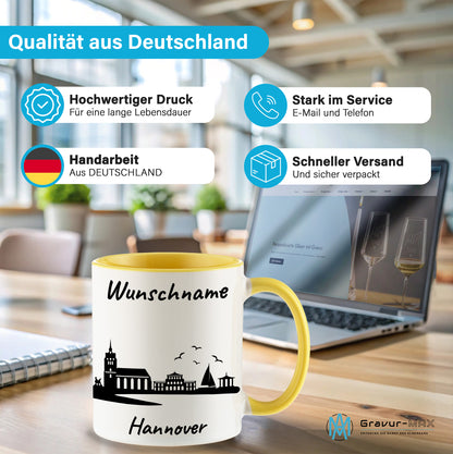 Tasse in Hellgelb 330ml bedruckt mit der Skyline von Hannover personalisierbar mit Wunschname