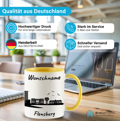 Tasse in Hellgelb 330ml bedruckt mit der Skyline von Flensburg personalisierbar mit Wunschname