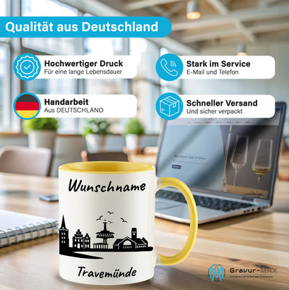 Tasse in Hellgelb 330ml bedruckt mit der Skyline von Travemünde personalisierbar mit Wunschname
