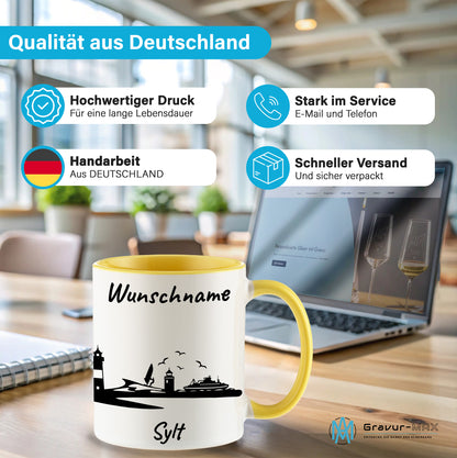 Tasse in Hellgelb 330ml bedruckt mit der Skyline von Sylt personalisierbar mit Wunschname
