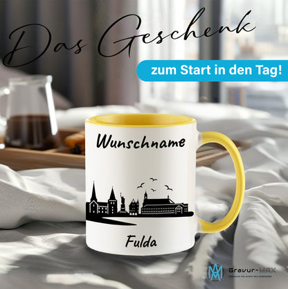 Tasse in Hellgelb 330ml bedruckt mit der Skyline von Fulda personalisierbar mit Wunschname