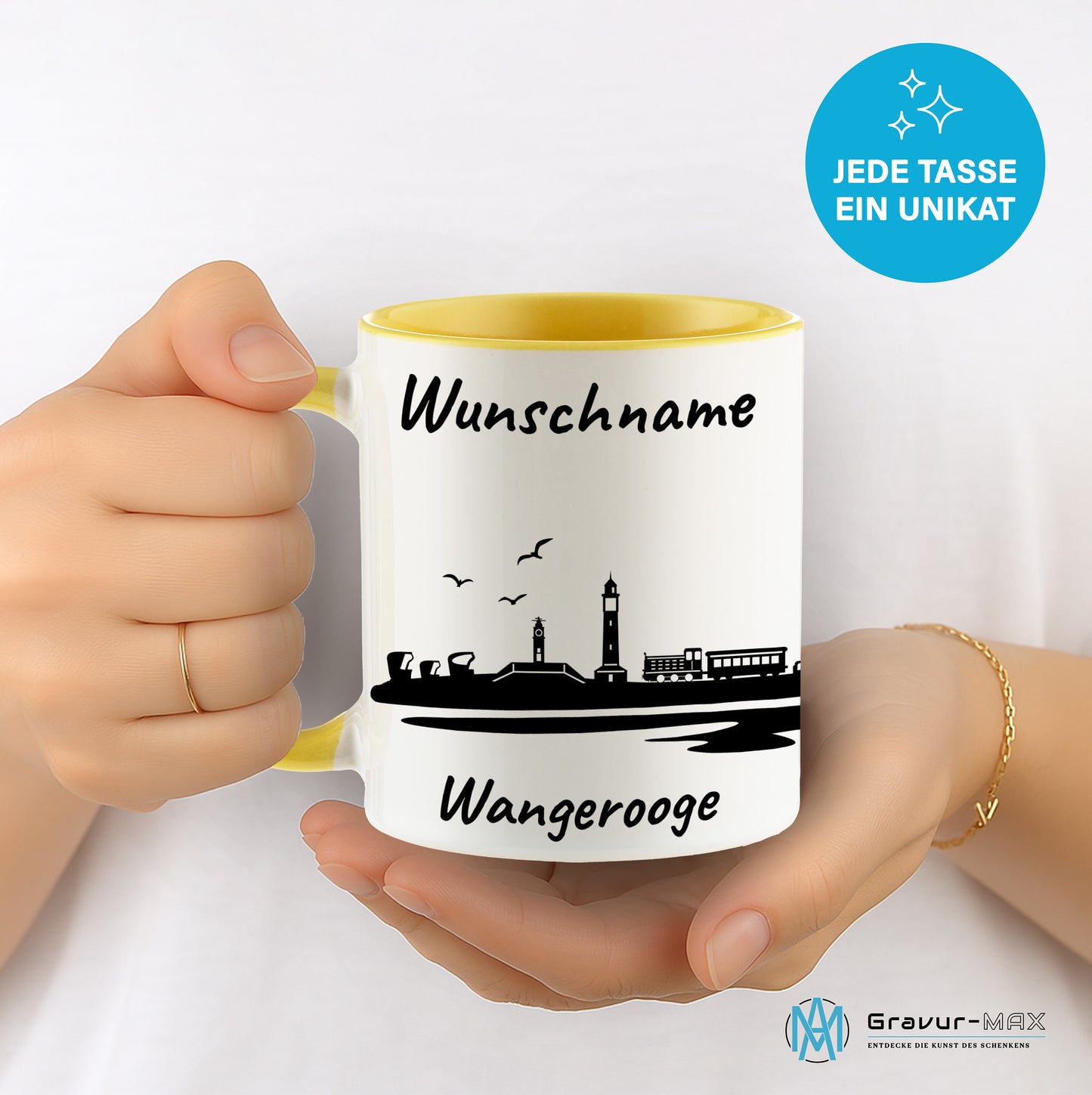 Tasse in Hellgelb 330ml bedruckt mit der Skyline von Wangerooge personalisierbar mit Wunschname