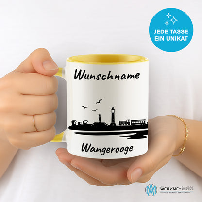 Tasse in Hellgelb 330ml bedruckt mit der Skyline von Wangerooge personalisierbar mit Wunschname