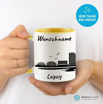 Tasse in Hellgelb 330ml bedruckt mit der Skyline von Leipzig personalisierbar mit Wunschname