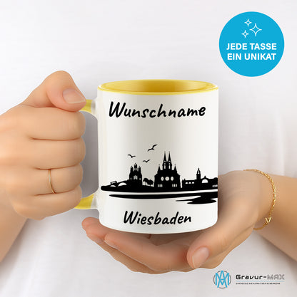 Tasse in Hellgelb 330ml bedruckt mit der Skyline von Wiesbaden personalisierbar mit Wunschname