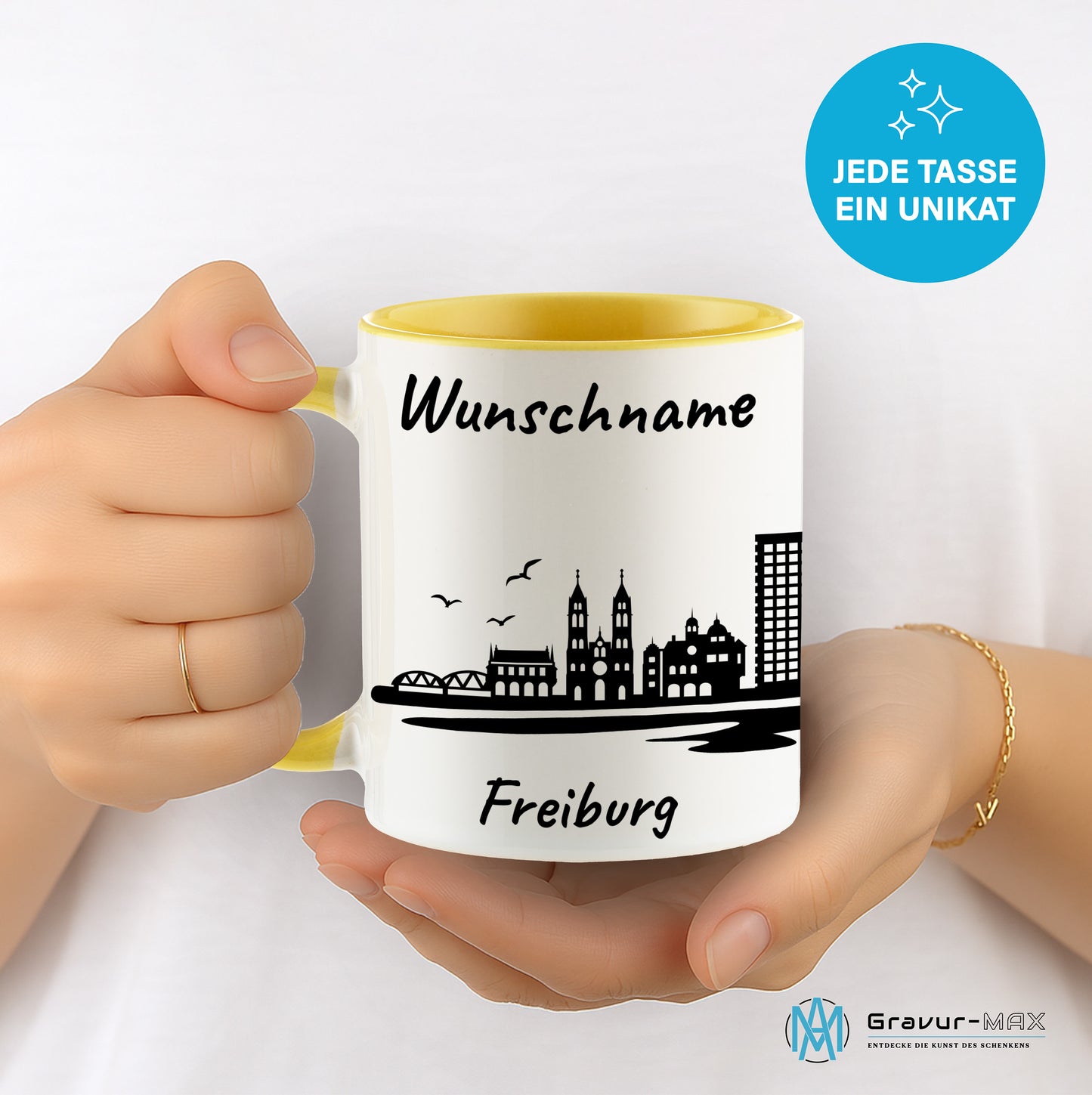 Tasse in Hellgelb 330ml bedruckt mit der Skyline von Freiburg personalisierbar mit Wunschname
